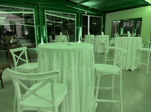 Cóctel almuerzo y buen ambiente en los Jardines de Finca El Bosco